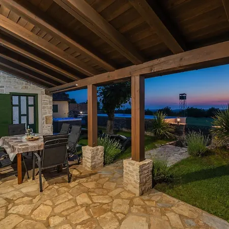 Rustical Stone House With Pool - Two Bedroom With Pool Holiday home